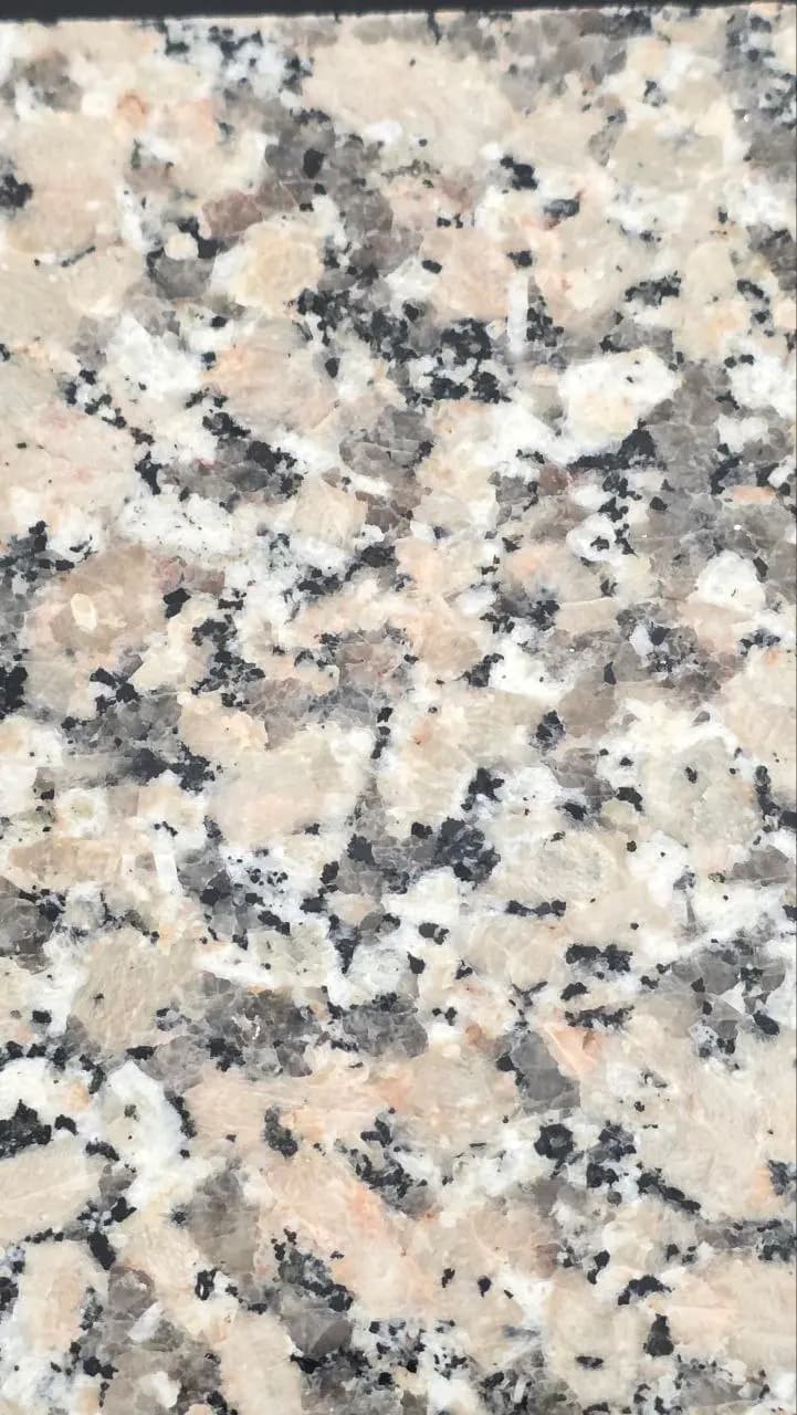 Crema Julia - montaż schodów i granitów