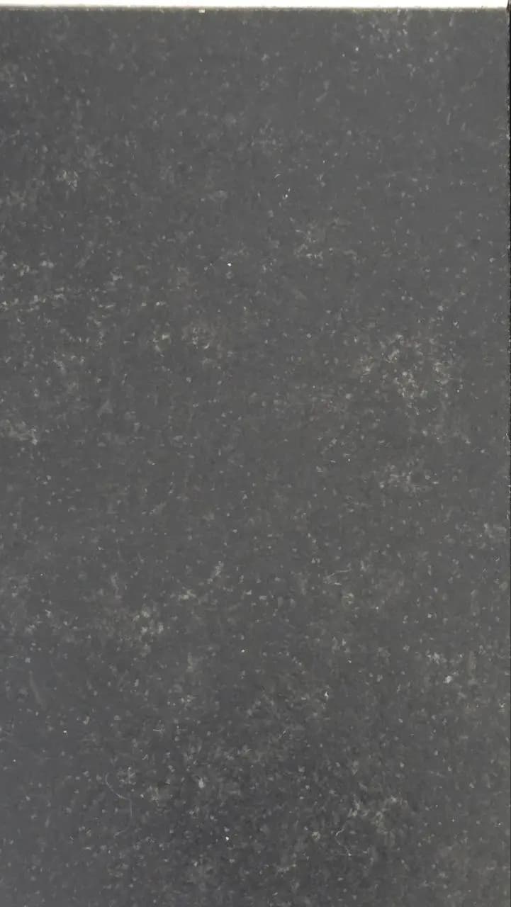 Nero Satina - montaż schodów i granitów