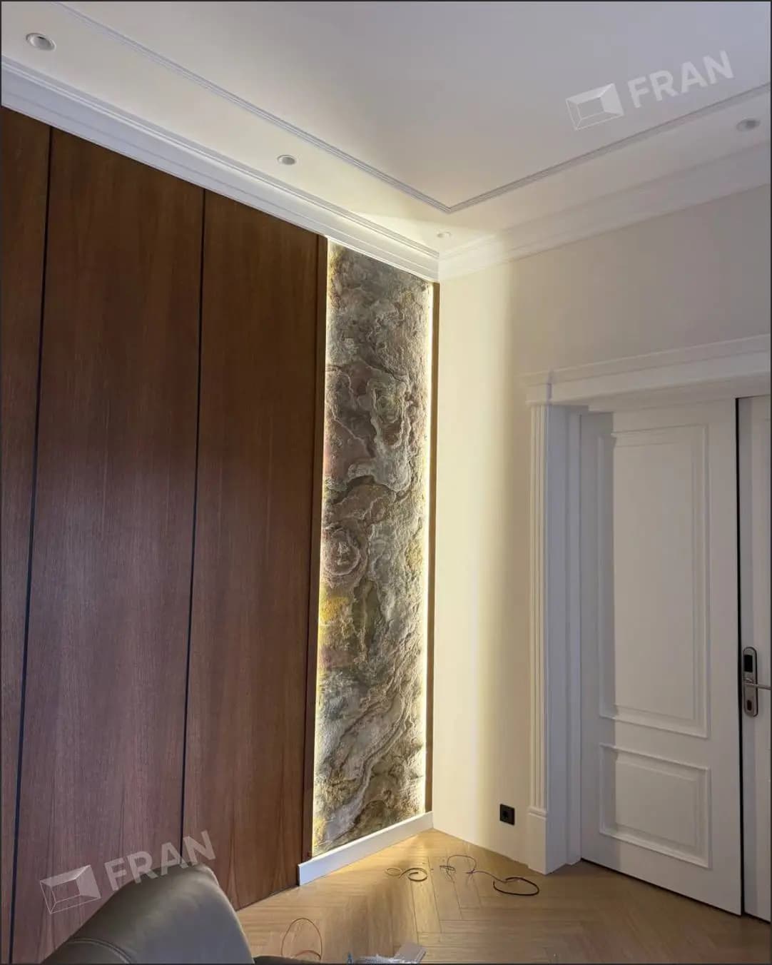 Zdjęcie realizacji: Fornir Transparentny LED